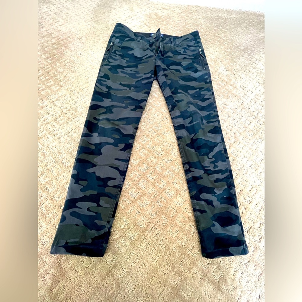 Democracy women’s size 12 jeans barely worn !